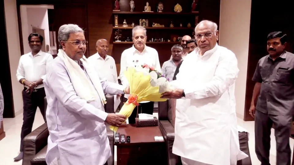Siddaramaiah meets Congress National President Mallikarjun Kharge, in Bengaluru, on Saturday, Nov 23, 2025.