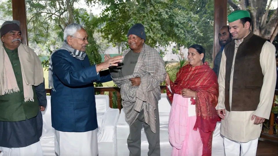 In this file photo dated January 15, 2024, Nitish Kumar visits the house of RJD chief Lalu Prasad Yadav, allotted to former Bihar chief minister Rabri Devi, for a dahi-chura bhoj on Makar Sankranti, days before taking oath as chief minister with BJP’s support on January 28, 2024.