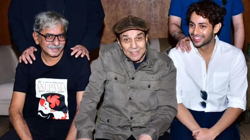 Dharmendra in Ikkis Sriram Raghavan with Dharmendra and Agastya Nanda