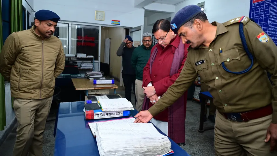 Pushkar Singh Dhami makes a suprise visit to the police station