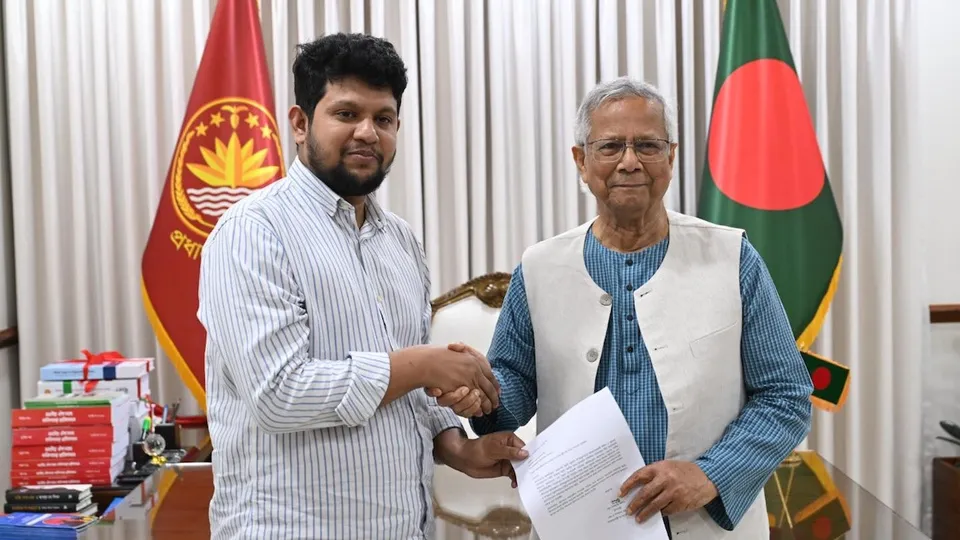 A file photo of Mahfuz Alam with Mohammad Yunus