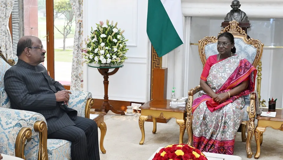 C V Ananda Bose and Droupadi Murmu