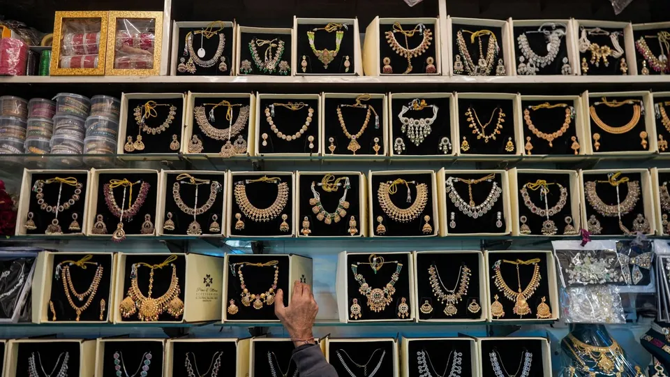 Gold Prices Silver Prices Bullion MCX Jewellery Precious Metals
