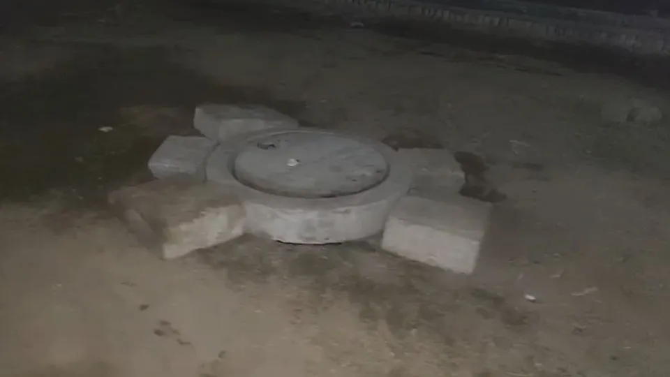 delhi manhole death