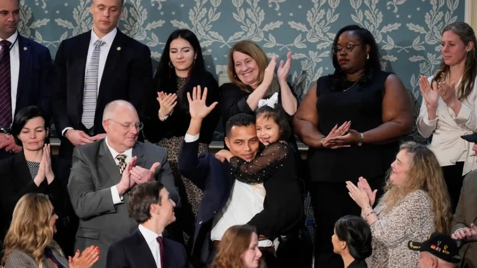 Trump honours girl injured in crash Dalilah Coleman