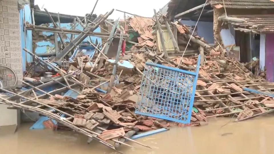 Rains distupt life in Thoothukudi of Tamil Nadu