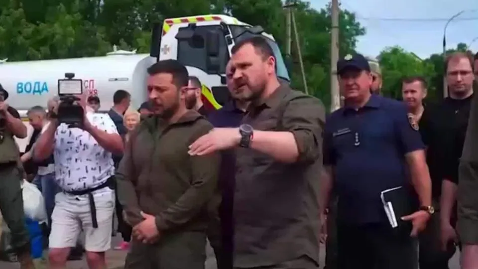 Volodymyr Zelenskyy at the flood hit area.jpg