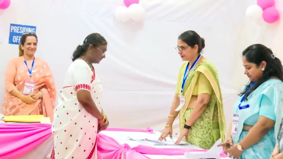 President Droupadi Murmu casts her vote at Dr. Rajendra Prasad Kendriya Vidyalaya, President's Estate, during the sixth phase of Lok Sabha elections, in New Delhi, Saturday, May 25, 2024
