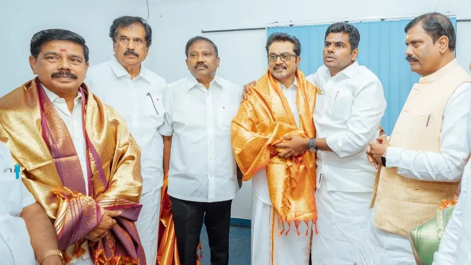 Sarathkumar merges his party with BJP
