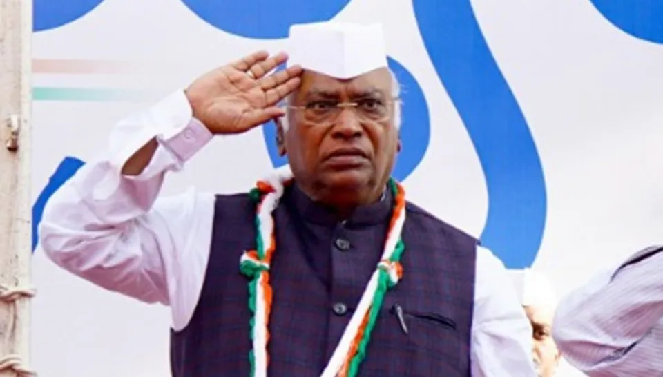 Mallikarjun Kharge hoists the National flag in the presence of CM Shri Siddaramaiah  and Deputy CM Shri DK Shivakumar  at the Karnataka PCC office in Bengaluru.