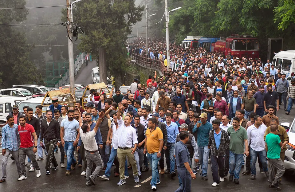 Taxi union protest in Shimla.jpg