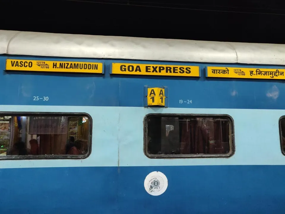 Vasco da Gama Hazrat Nizamuddin Goa Express.jpg