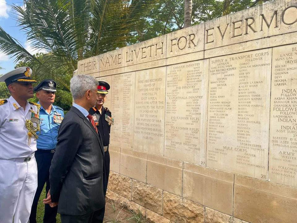 S jaishankar war memorail Tanzania.jpg
