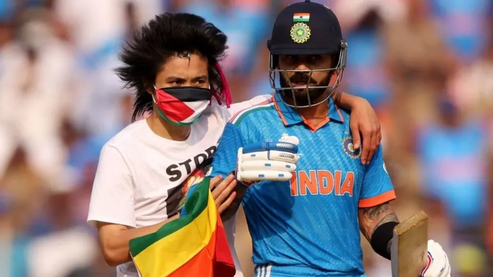 palestine supporter with virat kohli.jpg