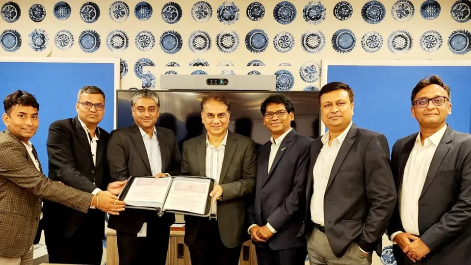 Daimler India Commercial Vehicles Partners with Bajaj Finance