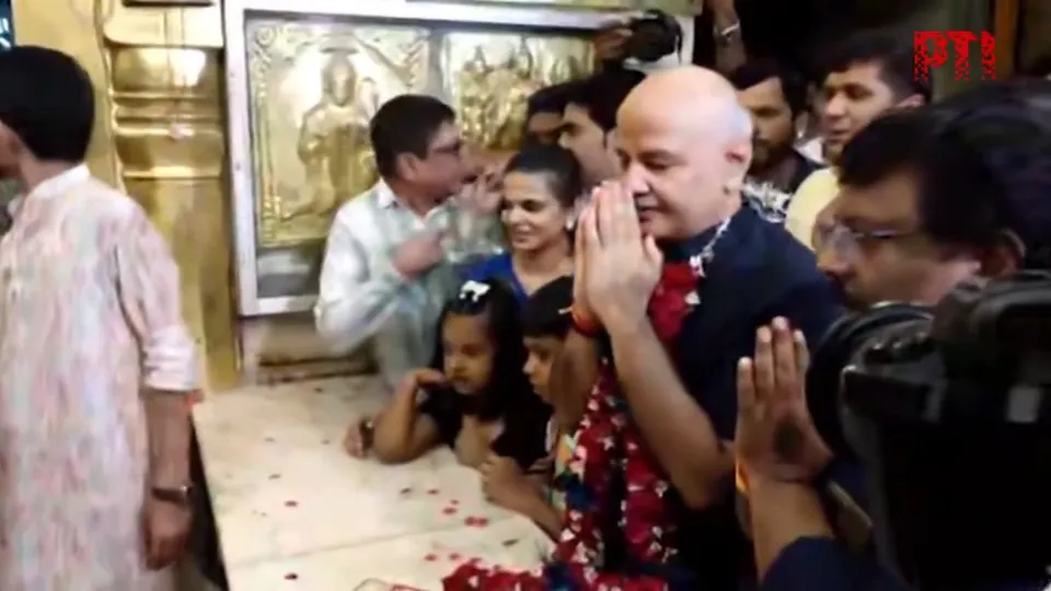 AAP leader Manish Sisodia offered prayers at the Hanuman temple in Connaught Place on Saturday