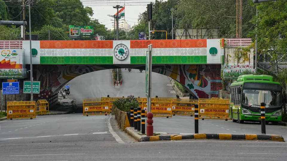 Minto Road wears deserted look due to restricted traffic owing to tight security arrangements for the G20 Summit, in New Delhi