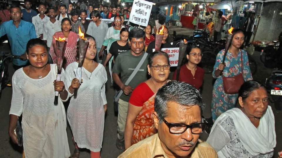People carry torches during a protest march against the alleged rape and murder of a trainee woman doctor at Kolkata's RG Kar Medical College and Hospital, at Bolpur, in Birbhum district, Wednesday, Sept. 4, 2024.