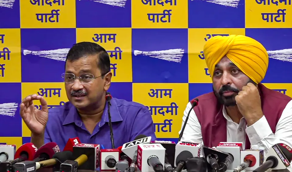 Delhi CM and AAP convener Arvind Kejriwal with Punjab CM Bhagwant Mann addresses a press conference, in New Delhi