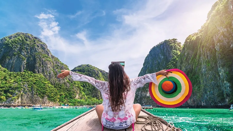 Woman Thailand.jpg