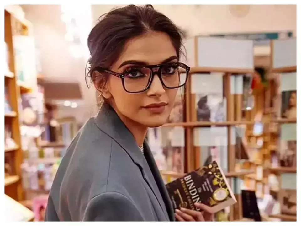 Sonam Kapoor Ahuja Blind.jpg