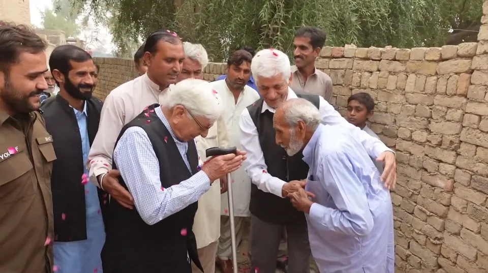 Indian Pakistan reunite