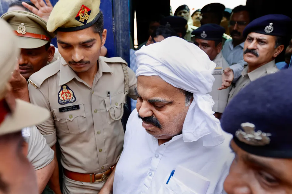 Atiq Ahmed being brought to Prayagraj