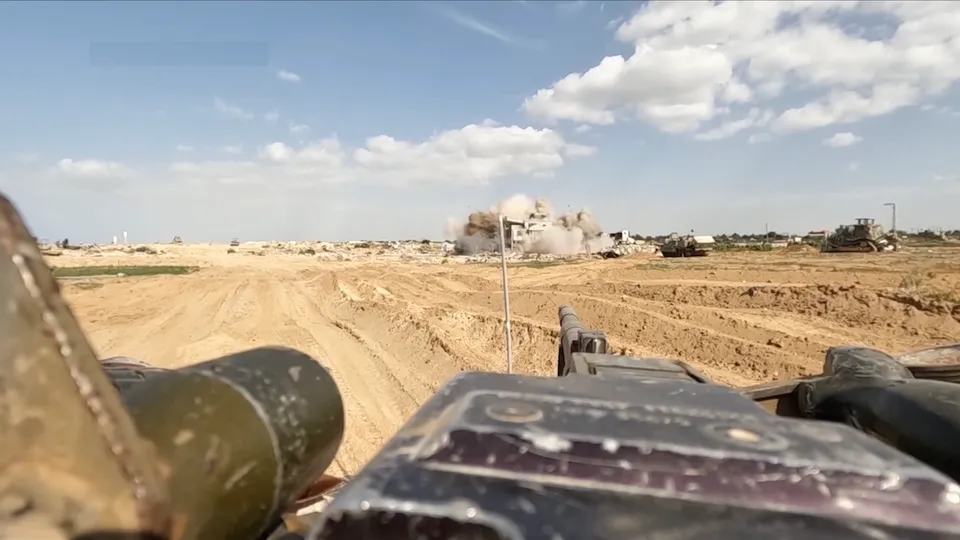 Israeli forces fight deep into Gaza City