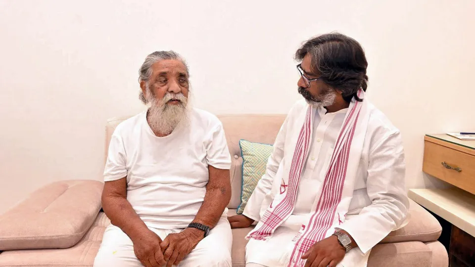 Hemant Soren with his father and JMM chief Shibu Soren after he was nominated as Jharkhand Chief Minister.