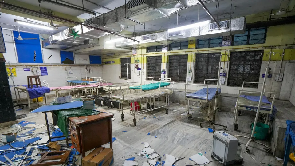 A ward of the RG Kar Medical College and Hospital after being vandalised by unidentified miscreants amid protests against the alleged rape and murder of a post graduate trainee doctor, in Kolkata, early Thursday, Aug. 15, 2024.