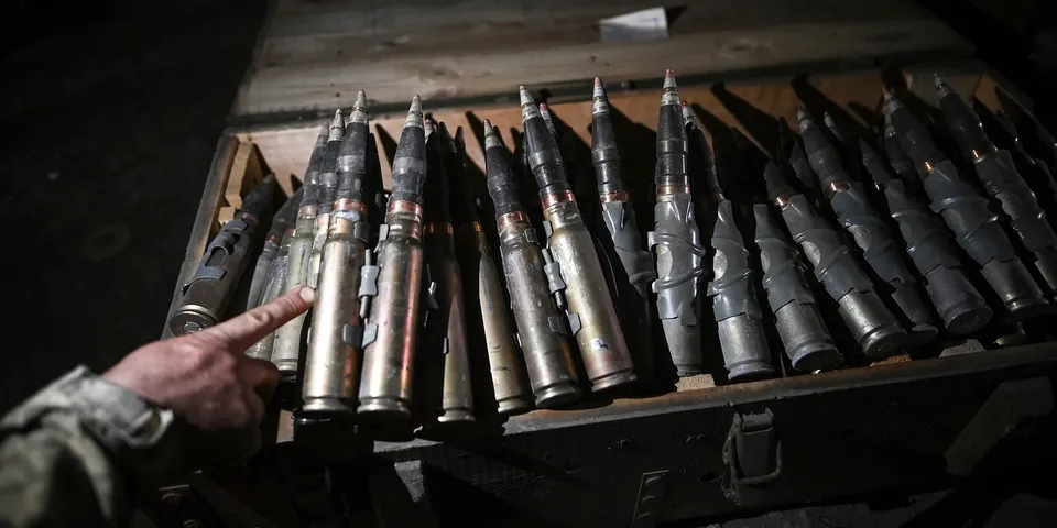 Arms Pakistan Ukraine.jpg