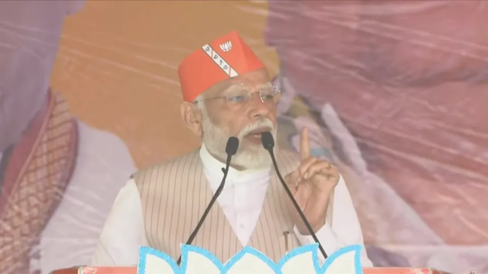 Narendra Modi addressing a rally in Krishnanagar, West Bengal