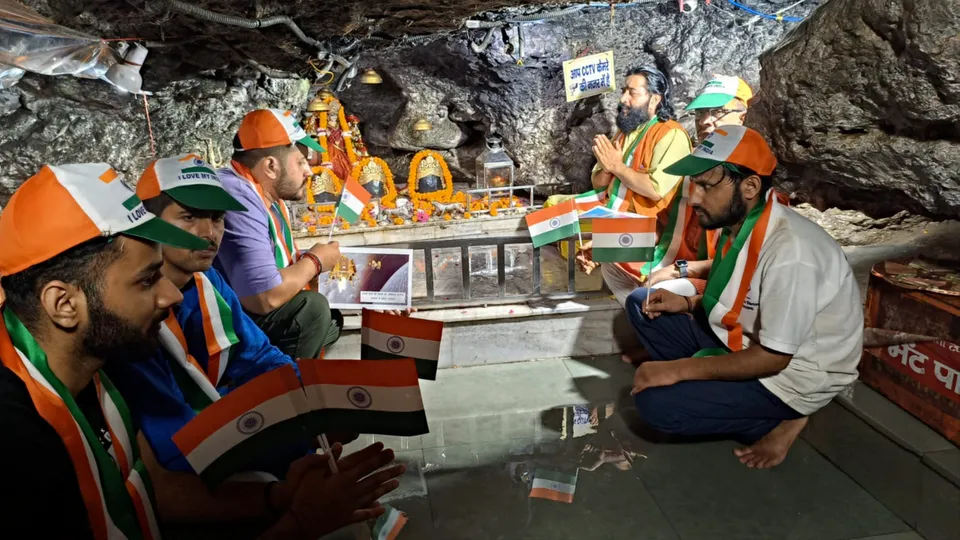 People perform special prayers at Mata Vaishno Devi Cave Yoga temple for the success of Chandrayaan 3 mission, in Dehradun, Wednesday.jpg