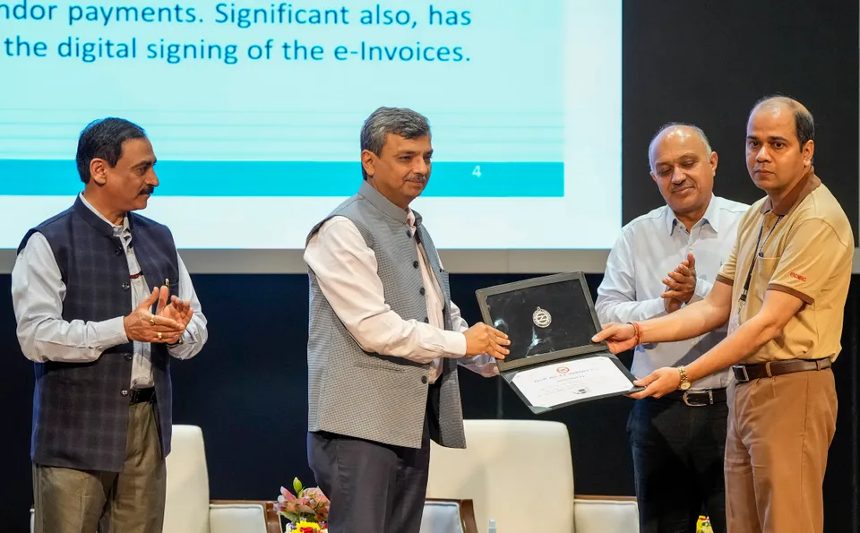 Secretary of Ministry of Housing and Urban Affairs (MOHUA) Manoj Joshi presents an award during DMRC’S 29th Foundation Day event, in New Delhi