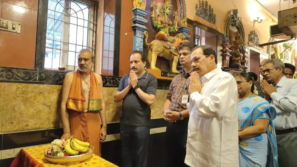 S Somanath at Sri Chengalamma Parameshwari temple.jpg