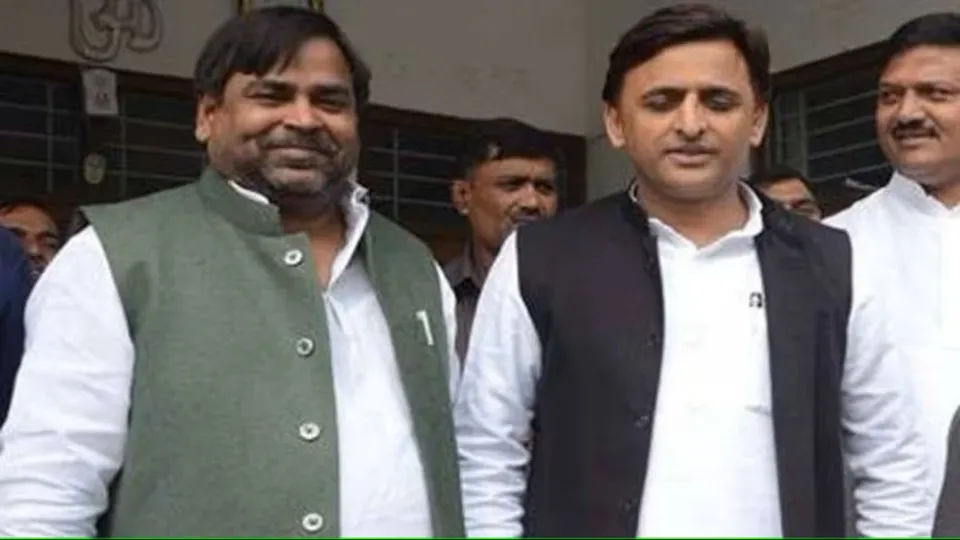 Gayatri Prajapati Akhilesh Yadav