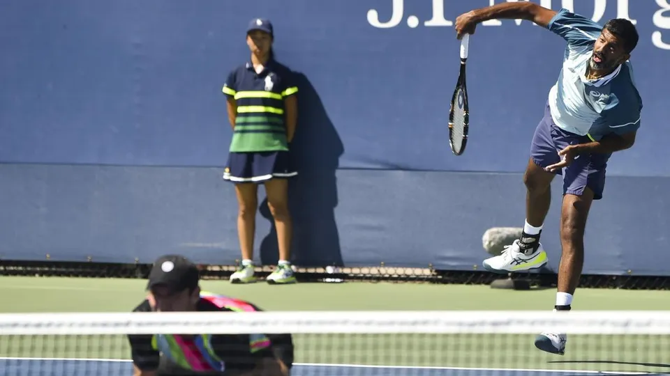 India's Rohan Bopanna and his Australian companion Matthew Ebden have entered the Men's Doubles pre-quarters of the prestigious Italian Open Tennis in Rome, Italy.