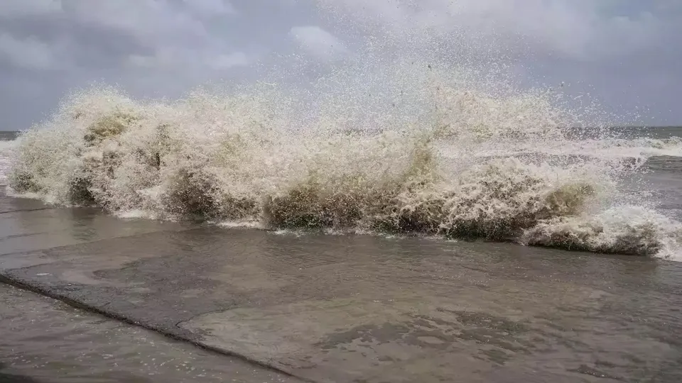 Cyclone Biparjoy weakens Pakistan.jpg