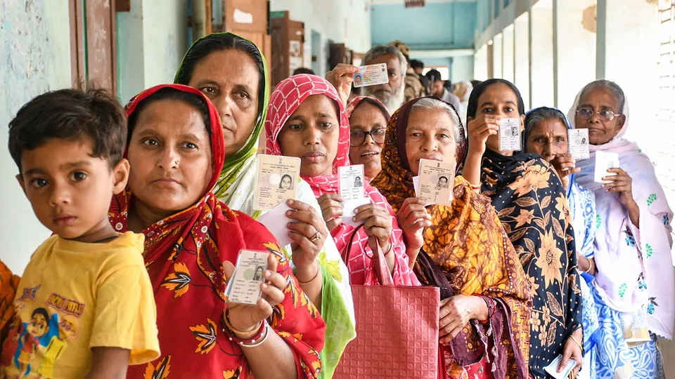 People wait in queues to cast their votes at a polling station during the fourth phase of Lok Sabha elections in Nadia, Monday, May 13, 2024