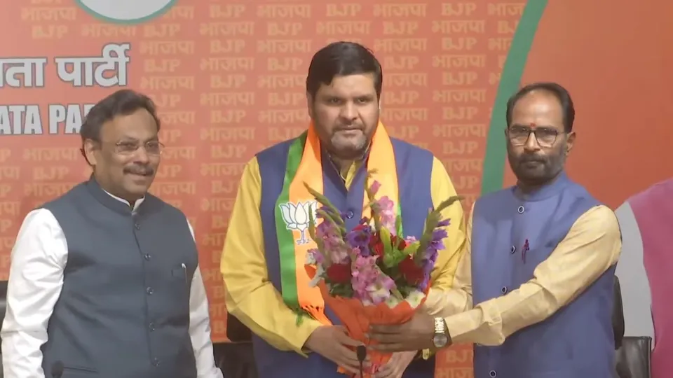 Gourav Vallabh joins BJP