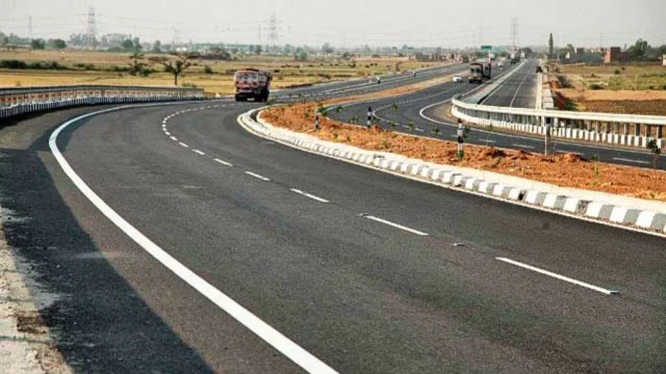 Highway road.jpg