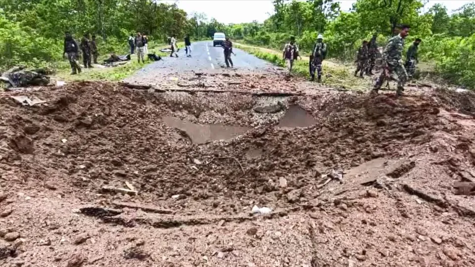 Naxals attack chattisgarh.jpg