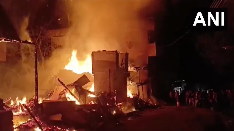 Himachal Pradesh Major fire in Banjar area in Kullu district