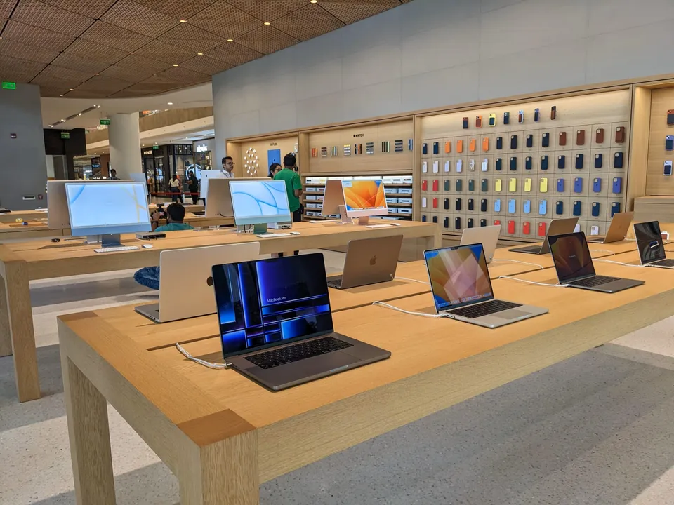 Apple retail store in Mumbai2