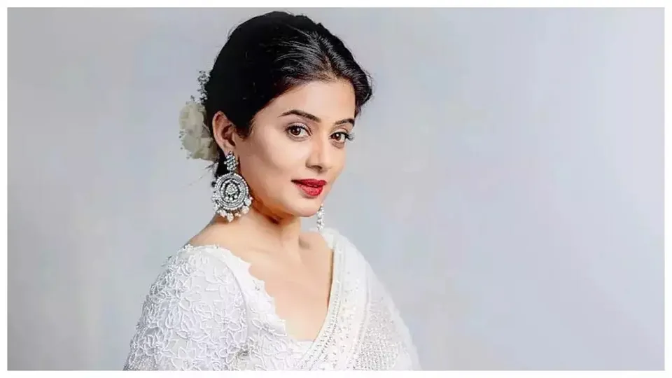 Priyamani.jpg