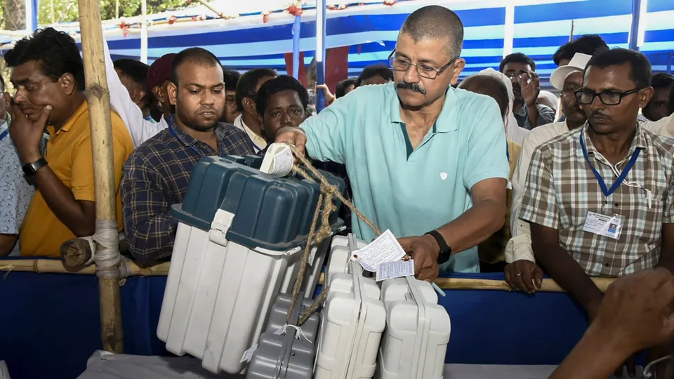 Polling officials collect the election material before leaving for their designated polling stations on the eve of the sixth phase of Lok Sabha elections, at the Government Polytechnic College, in Dhanbad, Friday, May 24, 2024