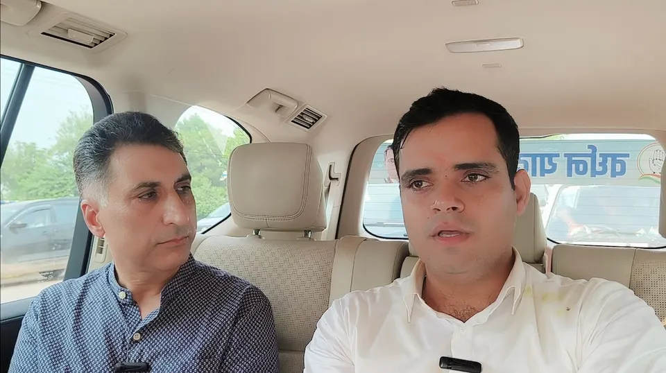Aurangzeb Naqshbandi and Vardhan Yadav (right)