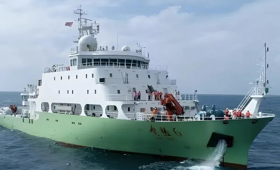 Chinese research vessel.jpg