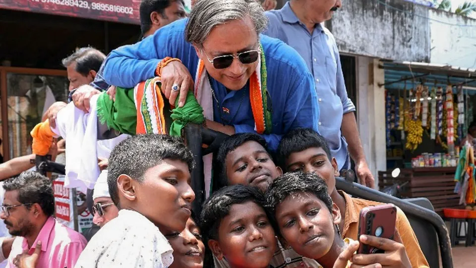 Shashi Tharoor campaigns for LS polls