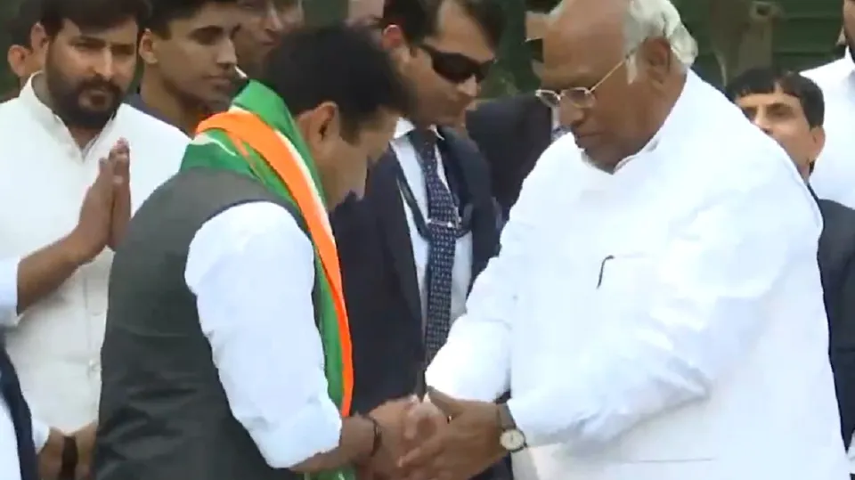 BJP MP from Churu, Rajasthan, Rahul Kaswan joins Congress in Delhi, in the presence of party president Mallikarjun Kharge.